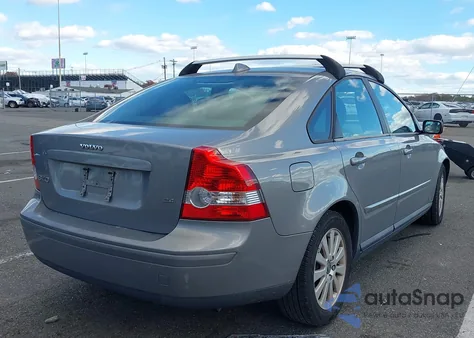 2005 Volvo S40 2.4I from USA, damaged, VIN YV1MS382152109558